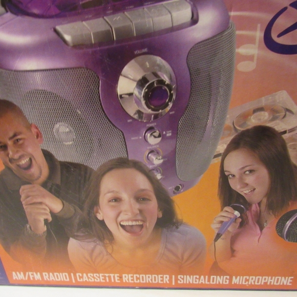 GPX Karaoke Party Machine, AM-FM Radio, Cassette Recorder, Microphone, RN: C1007 - Picture 6 of 16